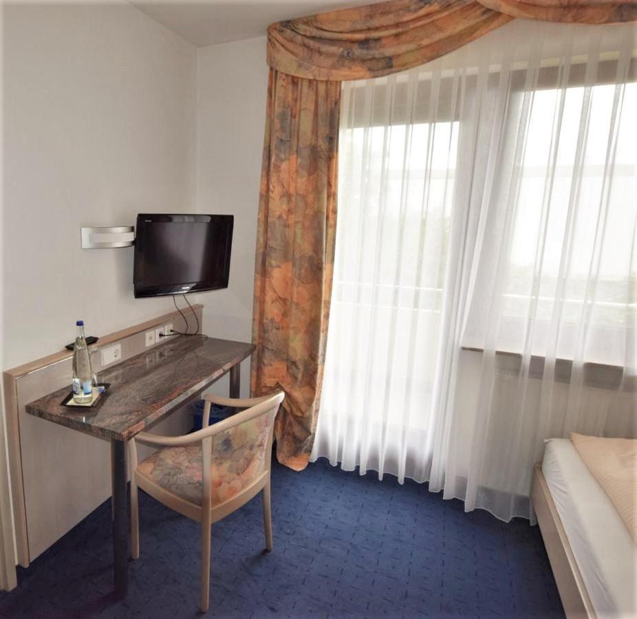 Hotel Alena - Kontaktlos Check-In Фильдерштадт Экстерьер фото