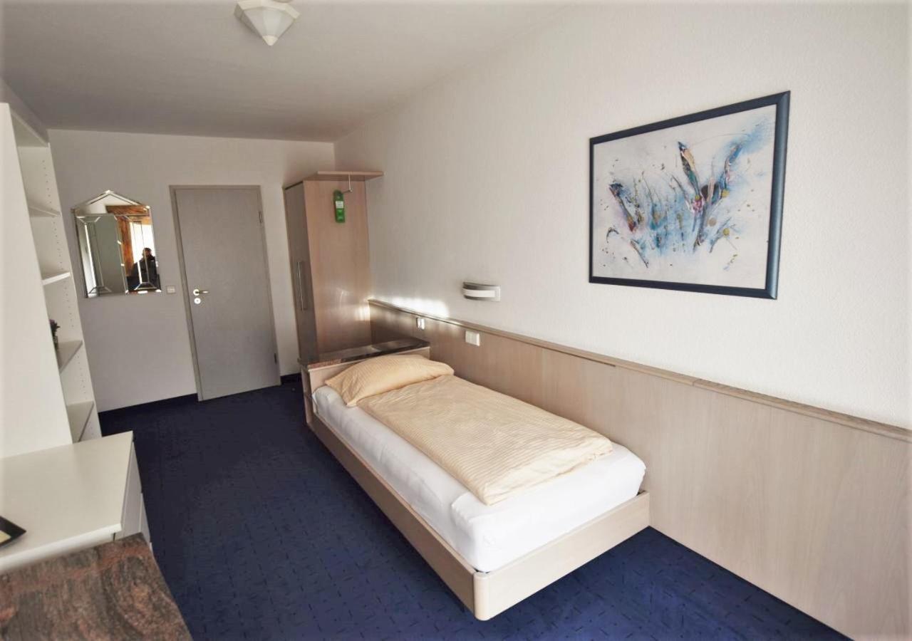 Hotel Alena - Kontaktlos Check-In Фильдерштадт Экстерьер фото