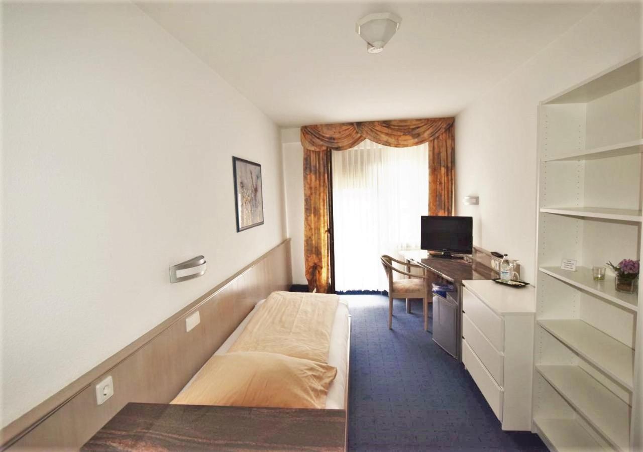 Hotel Alena - Kontaktlos Check-In Фильдерштадт Экстерьер фото