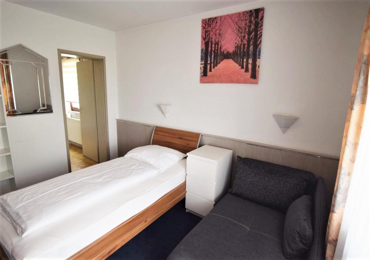 Hotel Alena - Kontaktlos Check-In Фильдерштадт Экстерьер фото