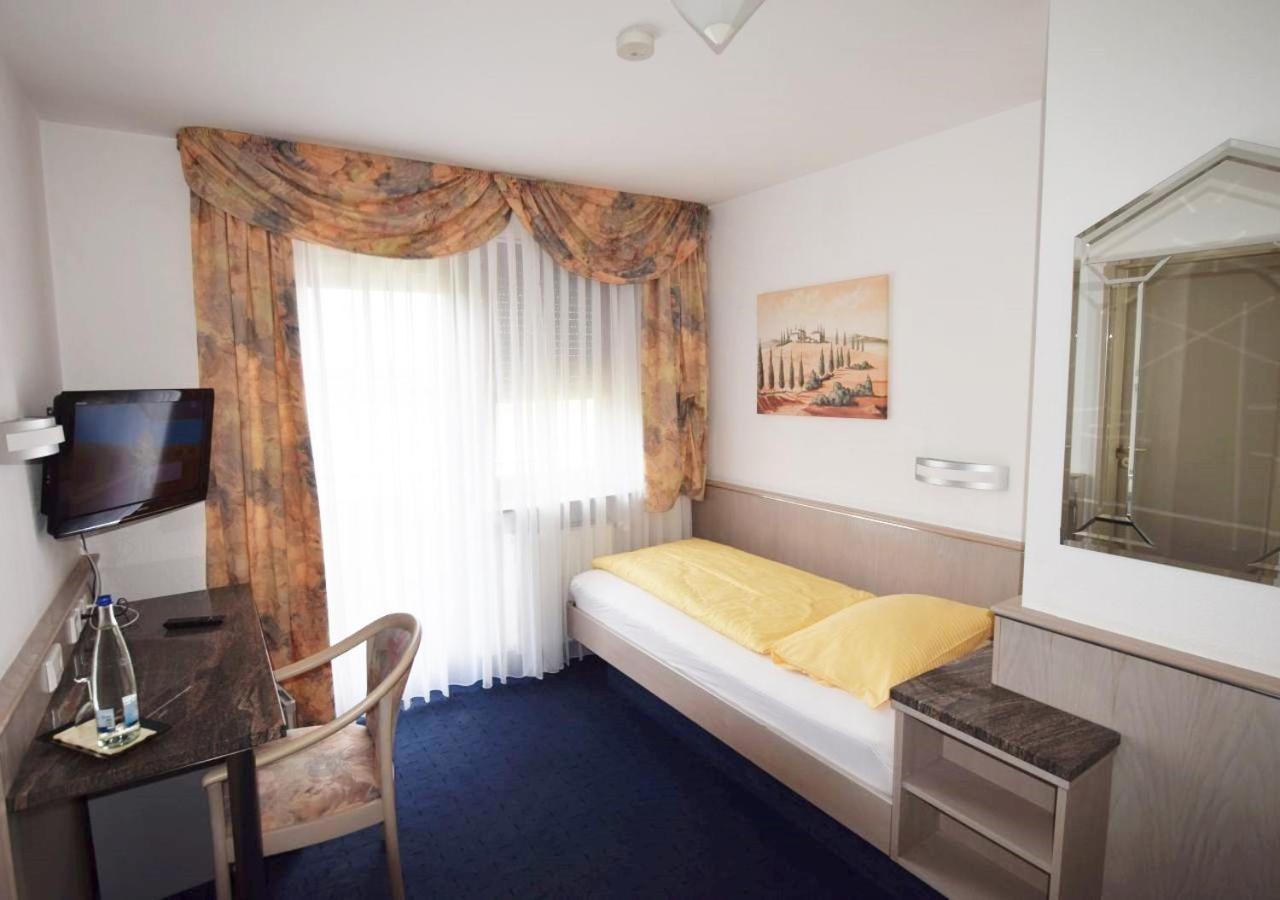 Hotel Alena - Kontaktlos Check-In Фильдерштадт Экстерьер фото